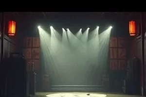 《纸上故乡》专题封面，摊开的笔记本上画着老屋